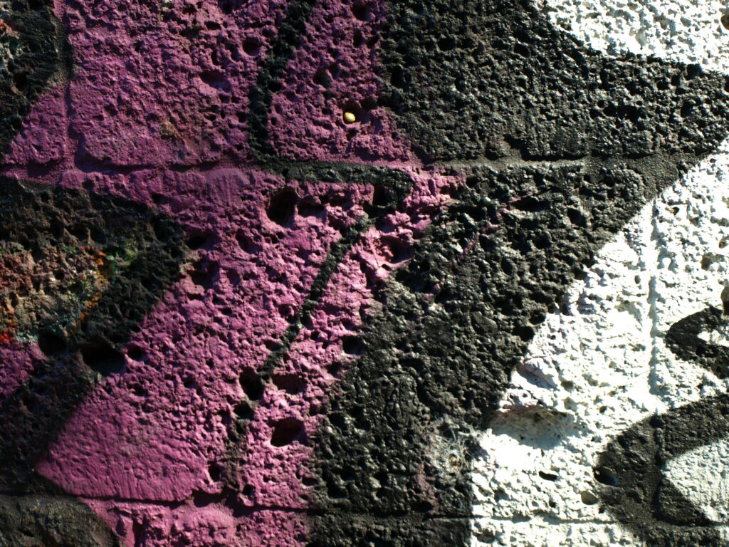 Eine mit Graffiti bemalte Wand - steht symbolisch für das Schreiben einer Dissertation